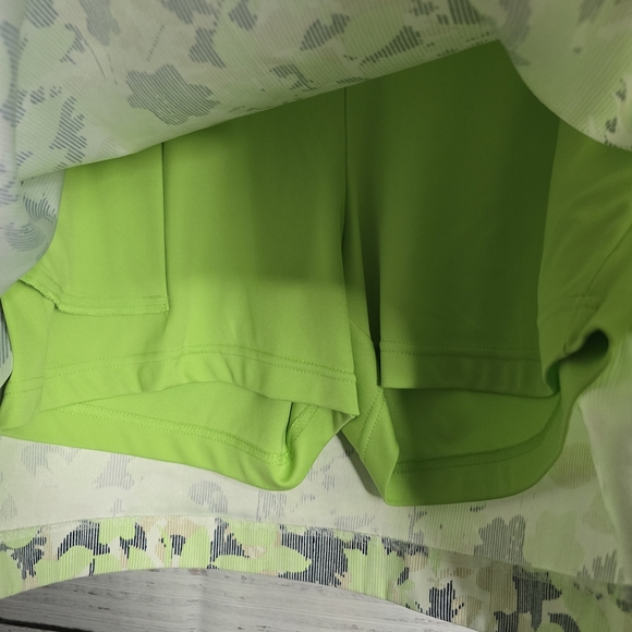 Izod Golf Floral Mini Skort With Pockets Blue And Green Womans Size 12 - Picture 3 of 6
